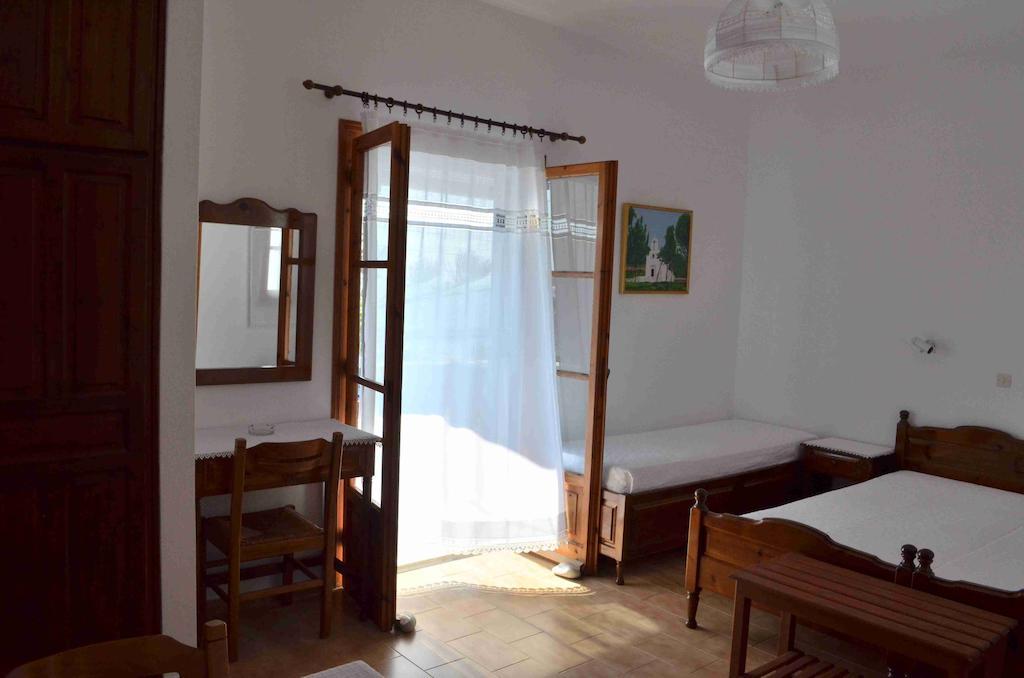 Casper'S Studios Piso Livadi Chambre photo