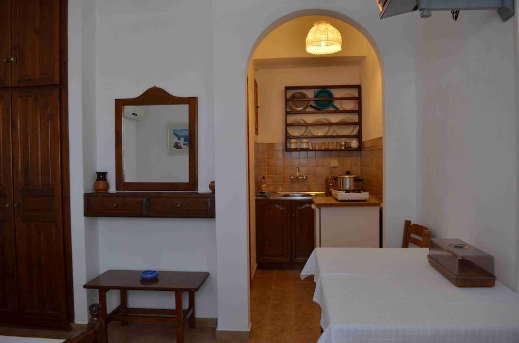 Casper'S Studios Piso Livadi Chambre photo